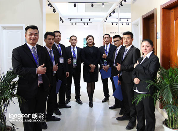重庆朗彩木门：精英团队集聚北京木门展
