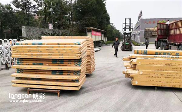 重庆朗彩木门：高效率完成生产