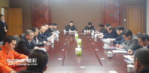 长寿区领导莅临重庆朗彩木门参观指导！交流会议