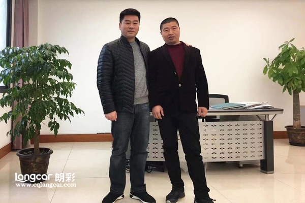 热烈欢迎江苏镇江吉总到访重庆朗彩木门总部考察！