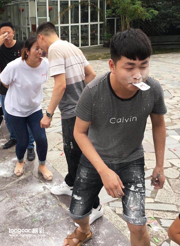 重庆朗彩木门：接面粉挑战3